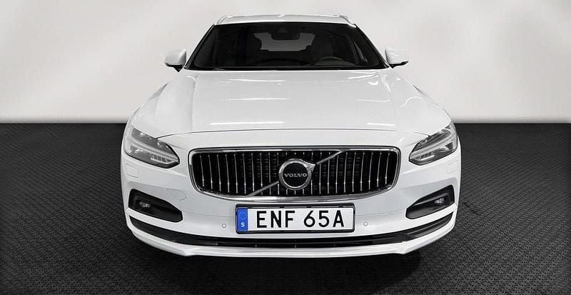 Vit Begagnad 2021 Volvo V90 Momentum Kombi | 150 000 kr (Marknadspris) - Bild 1/4