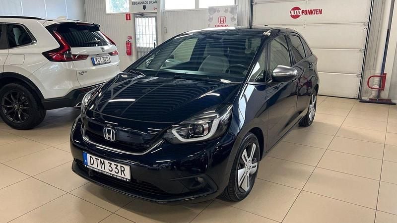 Mörkblå (blå) Begagnad 2020 Honda Jazz Executive Halvkombi | 209 000 kr (Marknadspris) - Bild 1/4