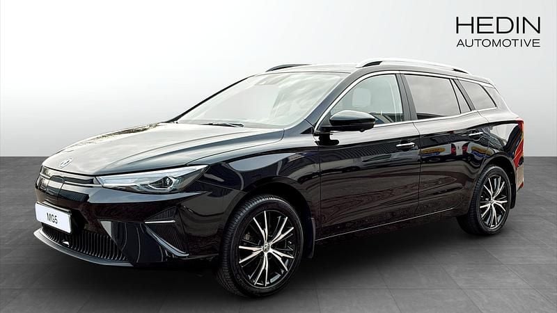 Begagnad MG MG5 EV Luxury 130 kW (177 HK) 2022 Svart (black) Kombi