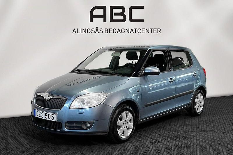 Ljusgrå Begagnad 2007 Skoda Fabia Halvkombi | 39 000 kr (Marknadspris) - Bild 1/4