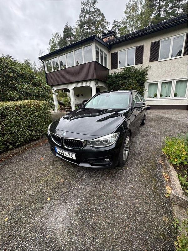 Svart Begagnad 2014 BMW 320 Gran Turismo Sport Line Halvkombi | 99 000 kr (Marknadspris) - Bild 1/4