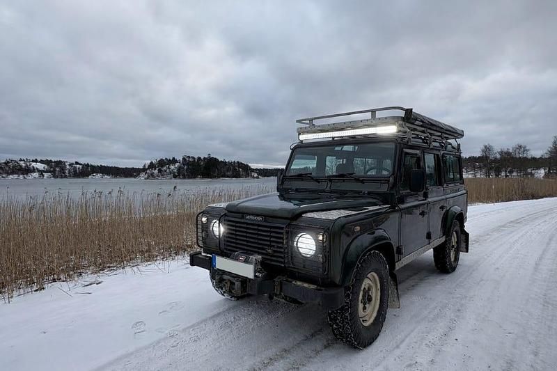 Mörkgrön Begagnad 2005 Land Rover Defender Kombi | 139 000 kr (Superpris) - Bild 1/4