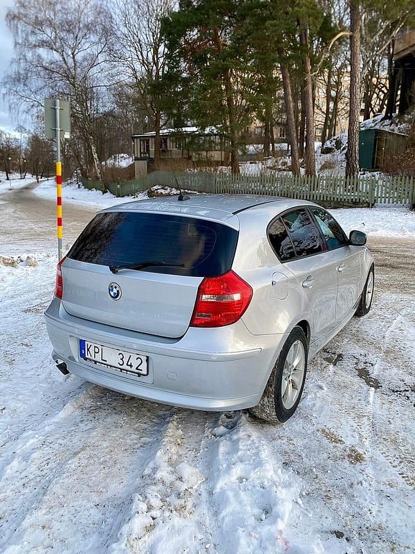Begagnad BMW 118 143 HK (105 kW) 2010 Halvkombi