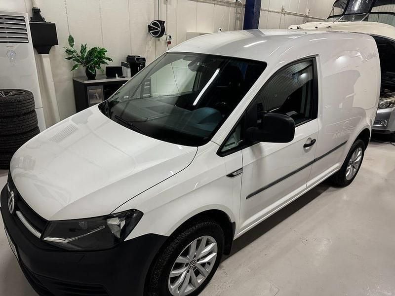 Vit Begagnad 2019 VW Caddy Minibuss | 229 900 kr (Lite dyr) - Bild 1/4