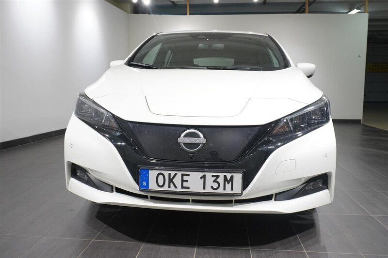 Vit Begagnad 2023 Nissan Leaf 360º Halvkombi | 209 900 kr (Marknadspris) - Bild 1/4