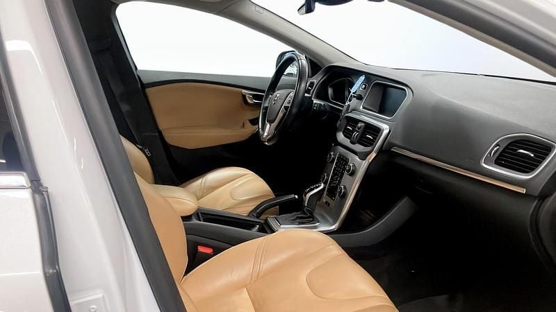 Begagnad Volvo V40 Inscription 245 HK (180 kW) 2017 Halvkombi