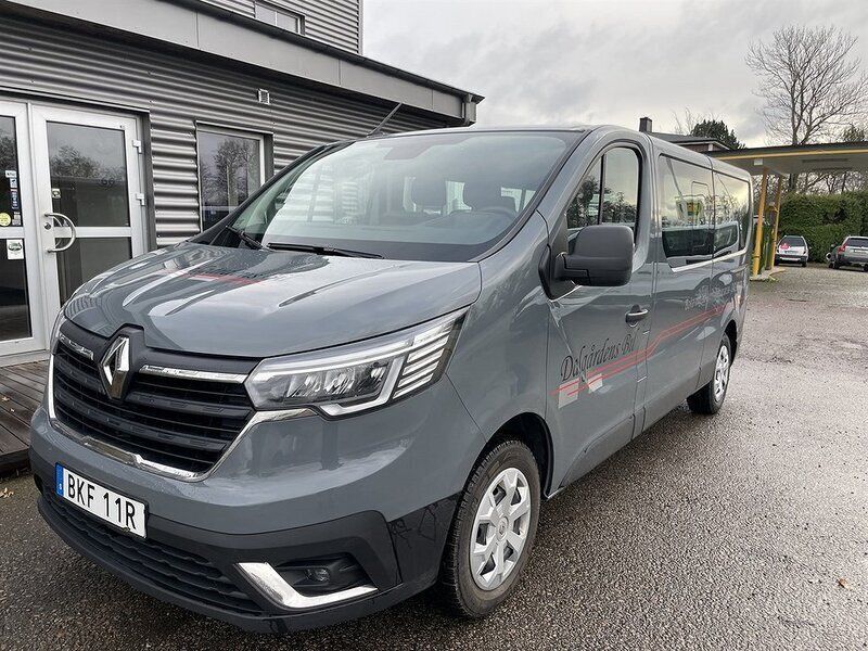 Begagnad Renault Trafic 150 HK (110 kW) 2014 Silver Minibuss