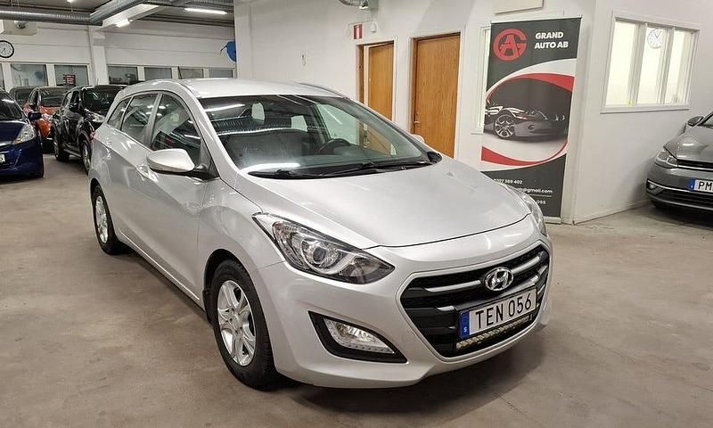 Begagnad Hyundai i30 Comfort 110 HK (80 kW) 2016 Silver Kombi