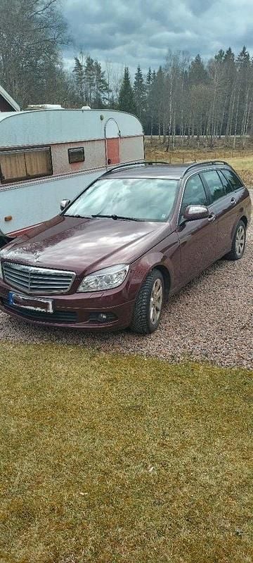 Begagnad Mercedes C200 Classic 136 HK (100 kW) 2008 Röd Kombi