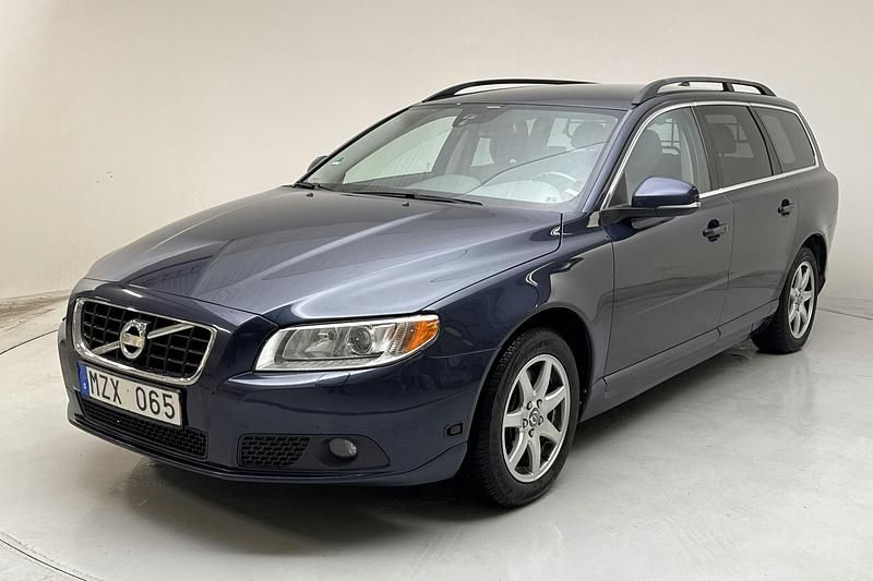 Blå Begagnad 2013 Volvo V70 Momentum Kombi | 90 000 kr (Marknadspris) - Bild 1/4