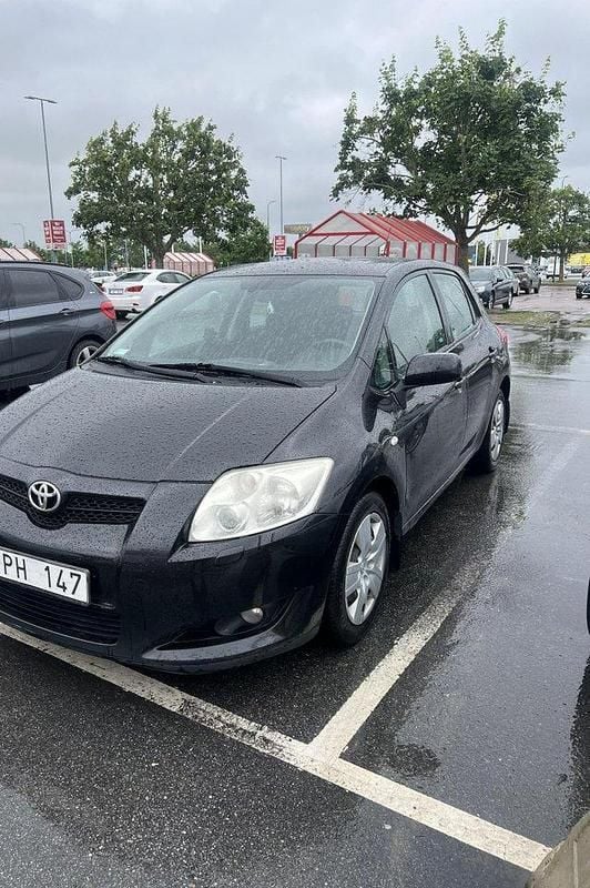 Svart Begagnad 2007 Toyota Auris Halvkombi | 38 000 kr (Marknadspris) - Bild 1/4