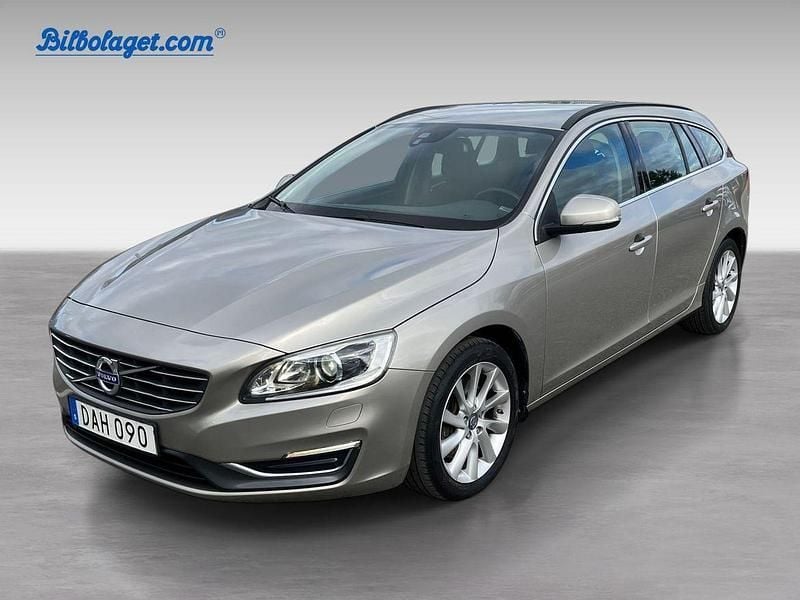 Ljusbrun (brun) Begagnad 2015 Volvo V60 Business Edition Kombi | 189 900 kr (Marknadspris) - Bild 1/4