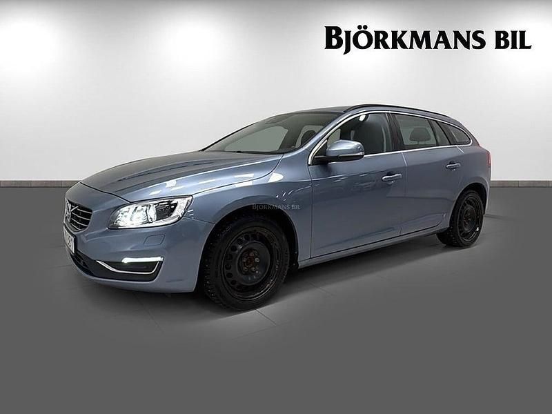 Lblå Begagnad 2018 Volvo V60 Momentum Kombi | 219 900 kr (Marknadspris) - Bild 1/4