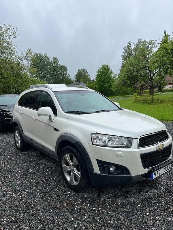 Vit Begagnad 2011 Chevrolet Captiva SUV | 50 000 kr (Bra pris) - Bild 1/4