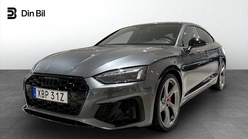 Daytonagrå pärleffekt Begagnad 2024 Audi A5 Sportback S-Line Halvkombi | 479 000 kr (Lite dyr) - Bild 1/4