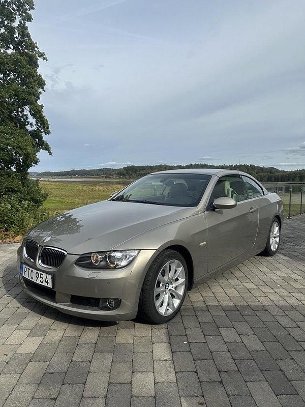 Brun Begagnad 2008 BMW 335 Cabriolet Comfort Edition Cab | 210 000 kr (Bra pris) - Bild 1/4