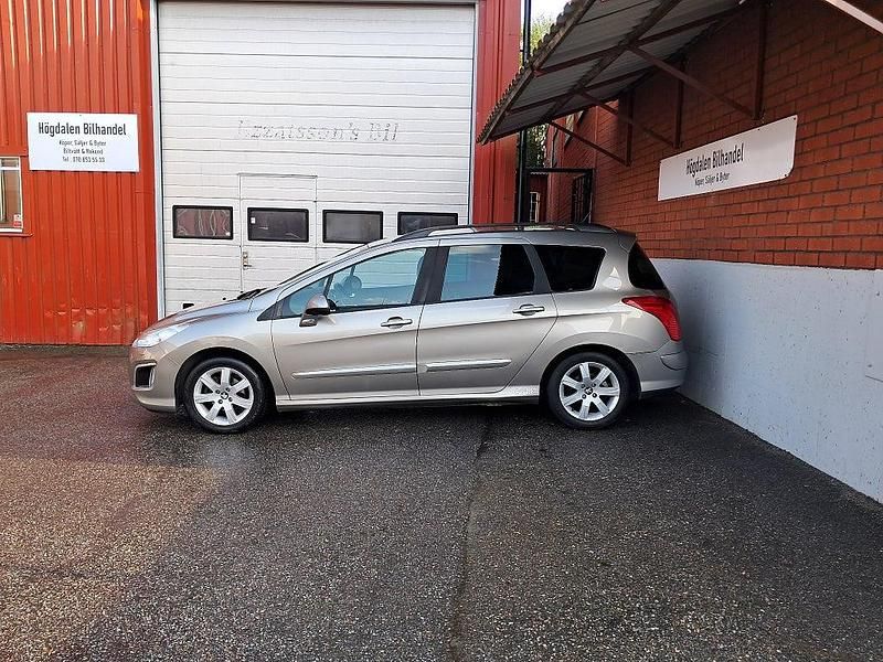 Begagnad Peugeot 308 SW 112 HK (82 kW) 2011 Grå Kombi