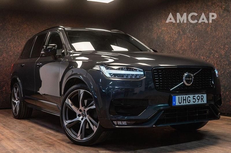 Grå Begagnad 2022 Volvo XC90 R-Design SUV | 598 500 kr (Marknadspris) - Bild 1/4