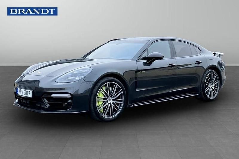 Grå Begagnad 2018 Porsche Panamera Turbo S Sedan | 899 000 kr - Bild 1/4