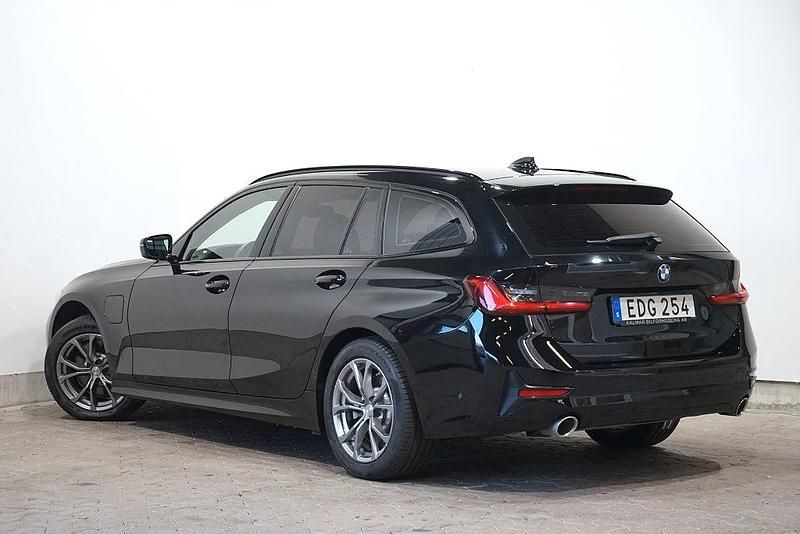 Begagnad BMW 330e iPerformance 293 HK (215 kW) 2021 Svart Kombi