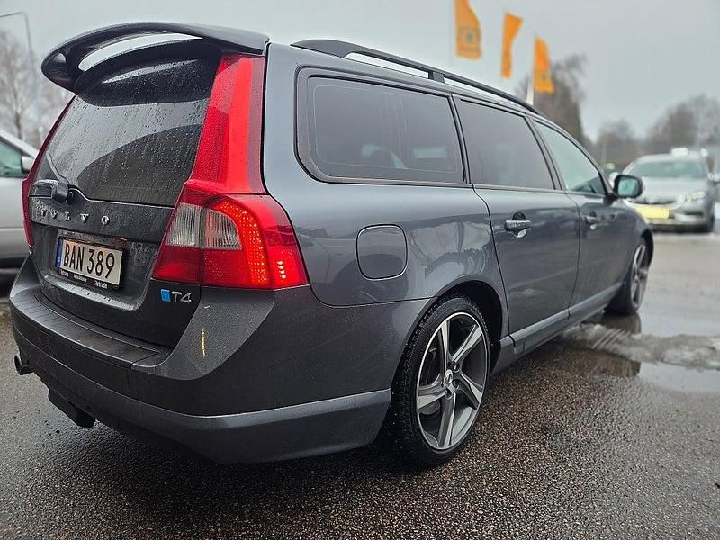 Begagnad Volvo V70 R-Design 180 HK (132 kW) 2011 Grå Kombi