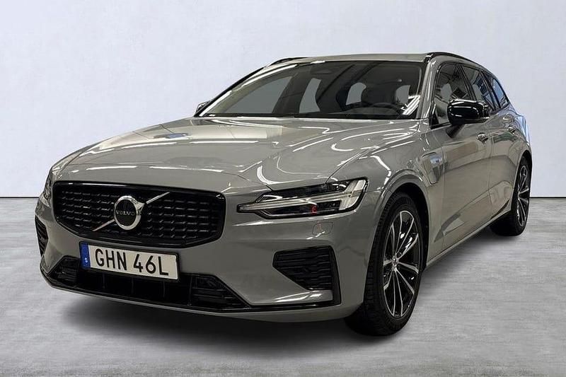 Grå Begagnad 2025 Volvo V60 Plus Kombi | 469 900 kr - Bild 1/4