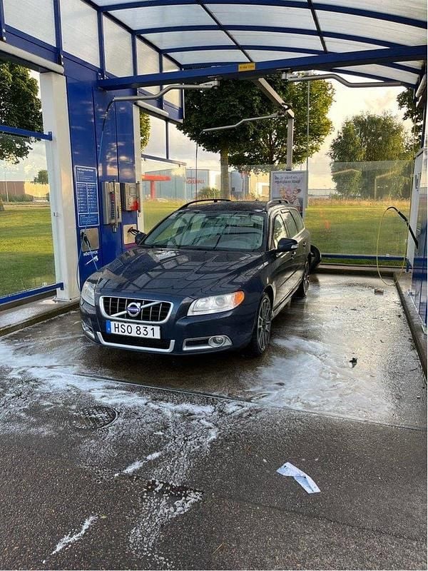 Blå Begagnad 2010 Volvo V70 Momentum Kombi | 60 000 kr (Marknadspris) - Bild 1/4