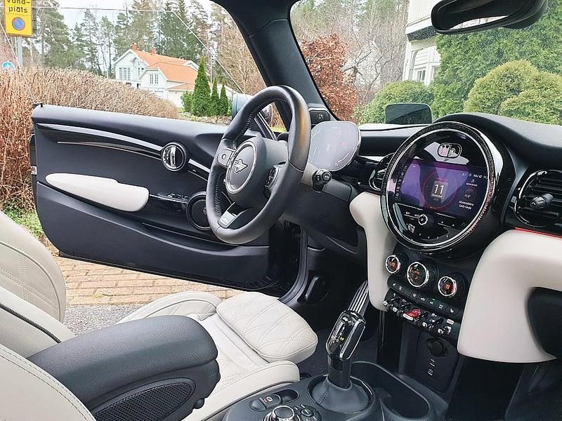 Begagnad Mini John Cooper Works 231 HK (169 kW) 2024 Midnight black metallic | satellite grey läder Halvkombi