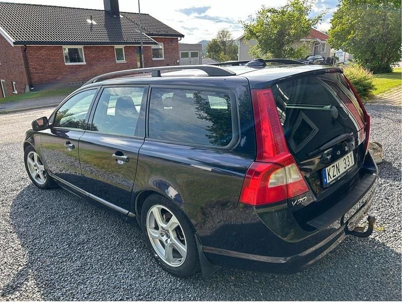 Blå Begagnad 2011 Volvo V70 Drive Kinetic Kombi | 80 000 kr (Marknadspris) - Bild 1/3