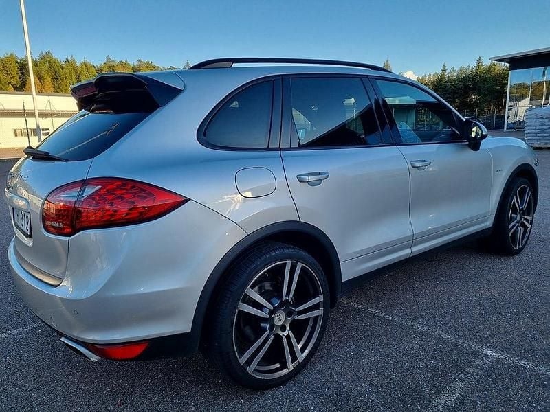 Silver Begagnad 2012 Porsche Cayenne SUV | 154 900 kr (Bra pris) - Bild 1/4
