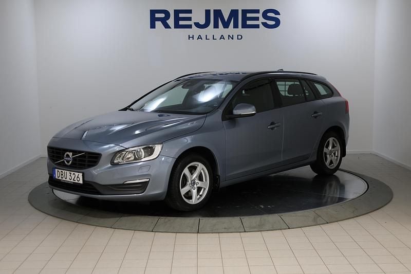Ljusblå (blå) Begagnad 2018 Volvo V60 Standard Kombi | 175 900 kr (Bra pris) - Bild 1/4