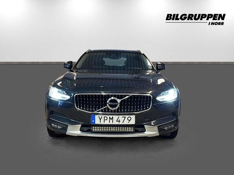 Begagnad Volvo V90 CC Momentum 190 HK (139 kW) 2018 Grå Kombi