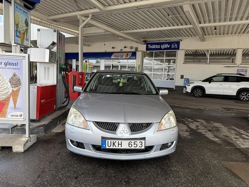 Silver Begagnad 2004 Mitsubishi Lancer Sedan | 50 000 kr (Marknadspris) - Bild 1/4