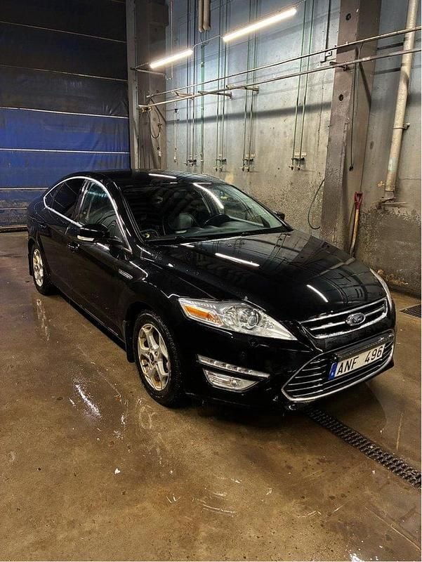 Svart Begagnad 2013 Ford Mondeo Business Edition Halvkombi | 35 000 kr (Superpris) - Bild 1/4
