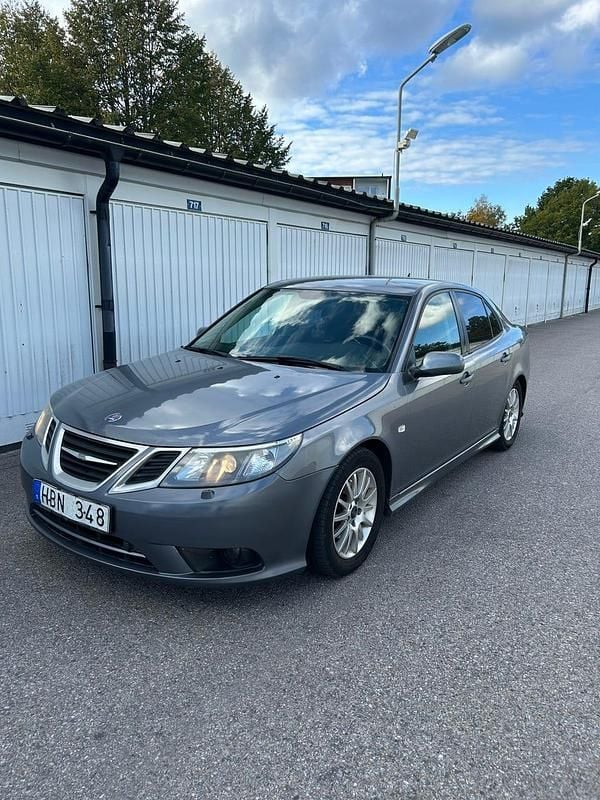 Grå Begagnad 2008 Saab 9-3 Sedan | 35 000 kr (Marknadspris) - Bild 1/4