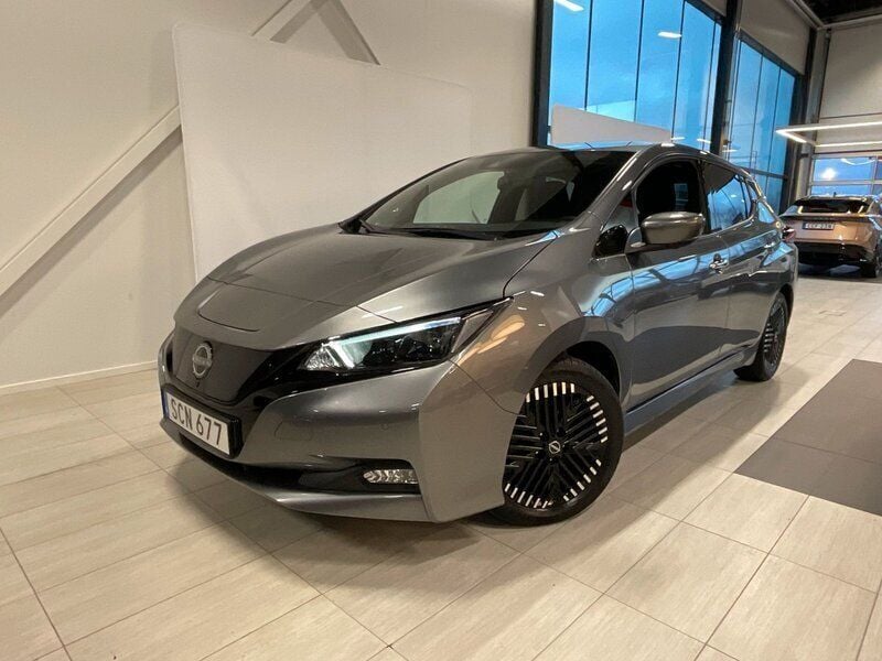 Gråmetallic Begagnad 2022 Nissan Leaf 360º Halvkombi | 199 500 kr (Marknadspris) - Bild 1/4