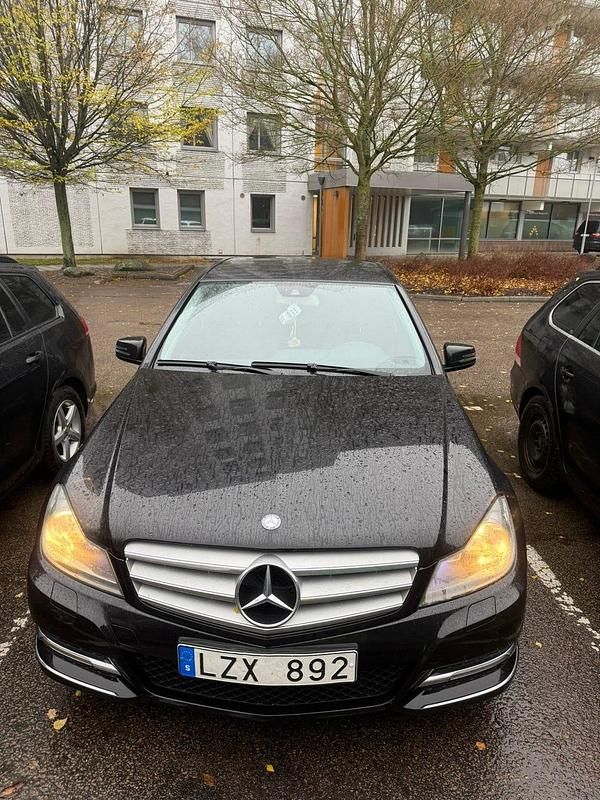 Begagnad 2012 Mercedes C220 Sedan | 90 000 kr (Marknadspris) - Bild 1/4