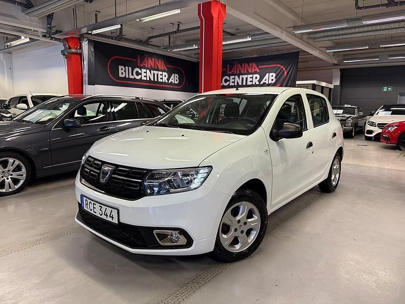 Vit Begagnad 2018 Dacia Sandero Halvkombi | 84 800 kr (Marknadspris) - Bild 1/4