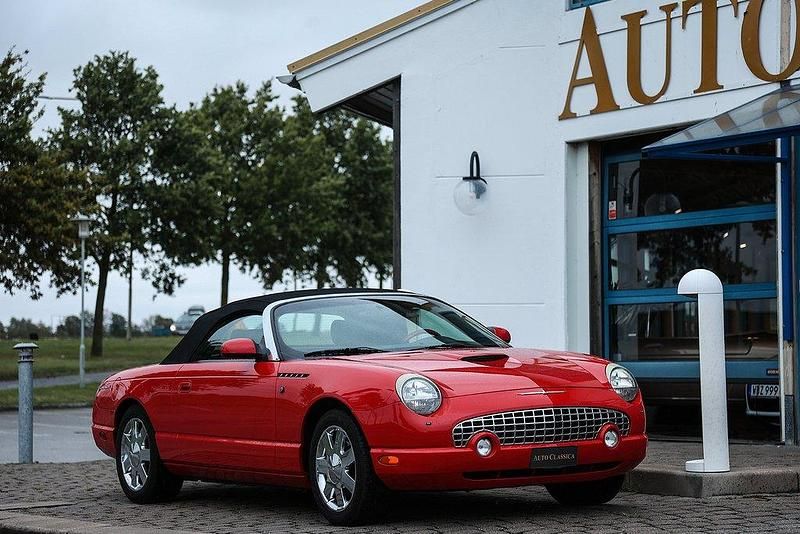 Begagnad Ford Thunderbird 256 HK (188 kW) 2002 Röd Cab