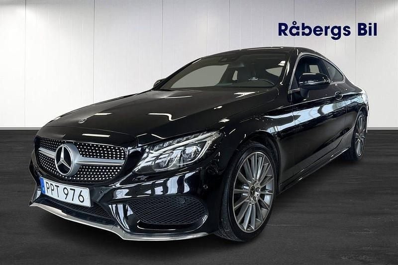 Svart Begagnad 2018 Mercedes C180 AMG line Sportkupé | 259 800 kr (Marknadspris) - Bild 1/4