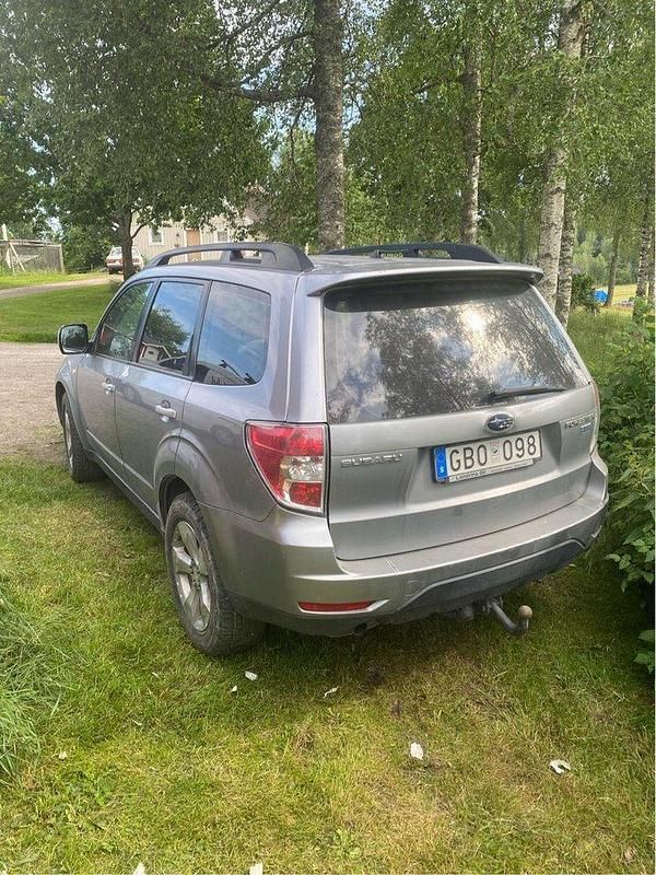Silver Begagnad 2010 Subaru Forester SUV | 19 000 kr (Superpris) - Bild 1/4