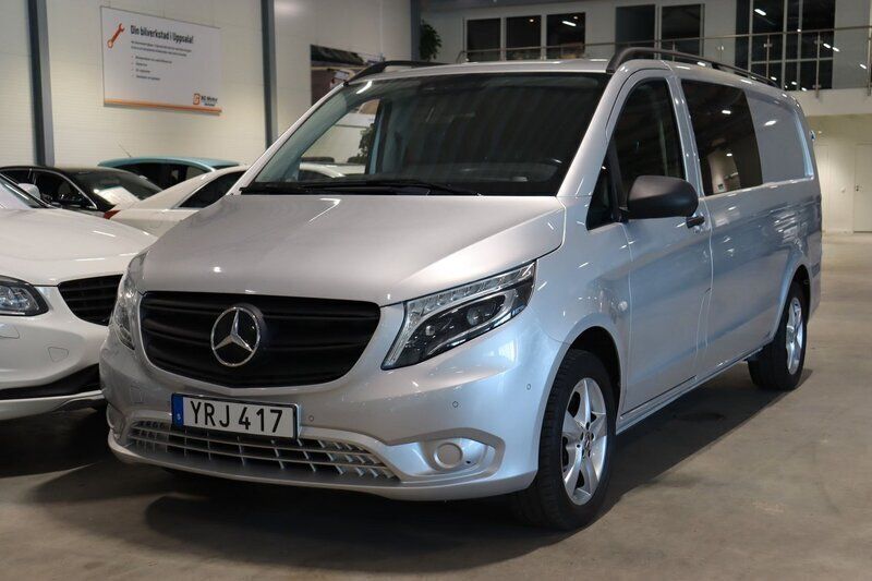 Silver Begagnad 2022 Mercedes Vito Minibuss | 499 900 kr (Dyr) - Bild 1/4