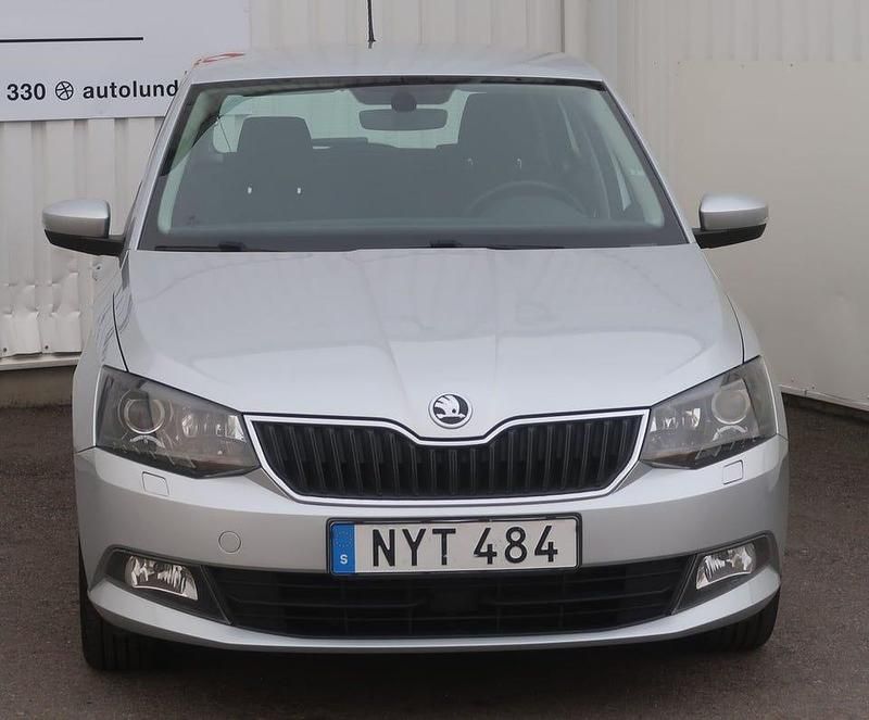 Begagnad Skoda Fabia Elegance 111 HK (81 kW) 2015 Silver (silvermetallic) Halvkombi