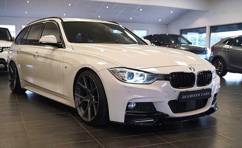 Vit Begagnad 2015 BMW 320 M Sport Kombi | 224 900 kr - Bild 1/4