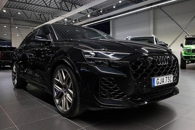 Begagnad Audi RS Q8 600 HK (441 kW) 2024 Svart SUV