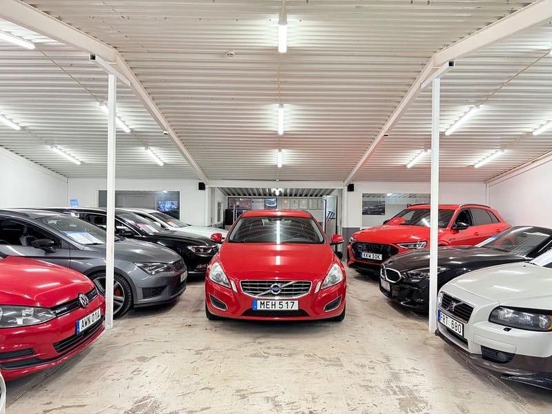 Röd Begagnad 2013 Volvo V60 Momentum Kombi | 74 900 kr (Bra pris) - Bild 1/4