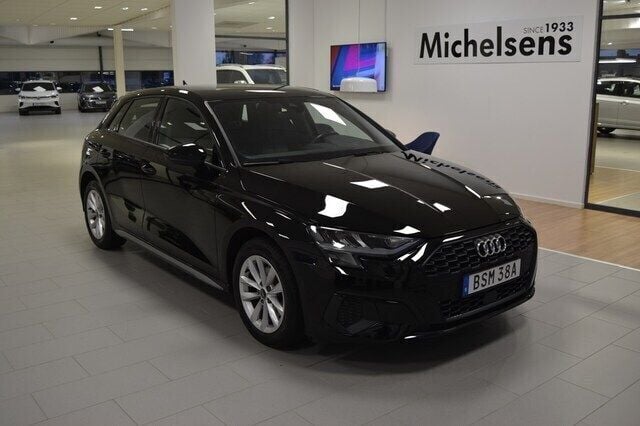 Brilliantsvart Begagnad 2023 Audi A3 Proline | 249 900 kr (Marknadspris) - Bild 1/4