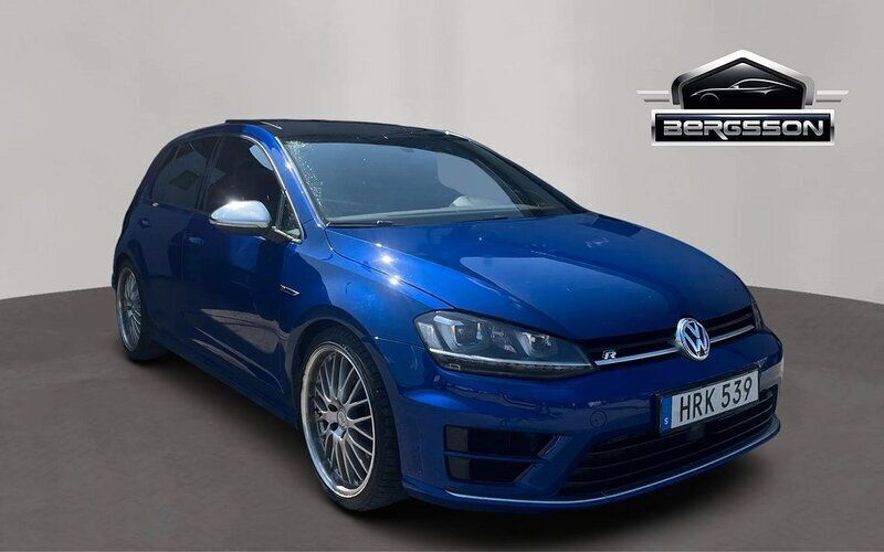 Blå Begagnad 2015 VW Golf VII R Halvkombi | 259 900 kr (Lite dyr) - Bild 1/4
