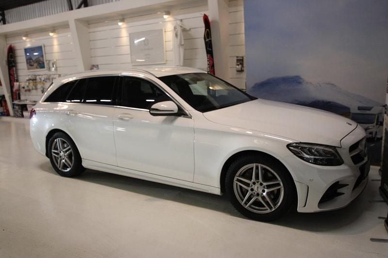 Vit Begagnad 2019 Mercedes C200 AMG line Kombi | 219 900 kr (Bra pris) - Bild 1/4