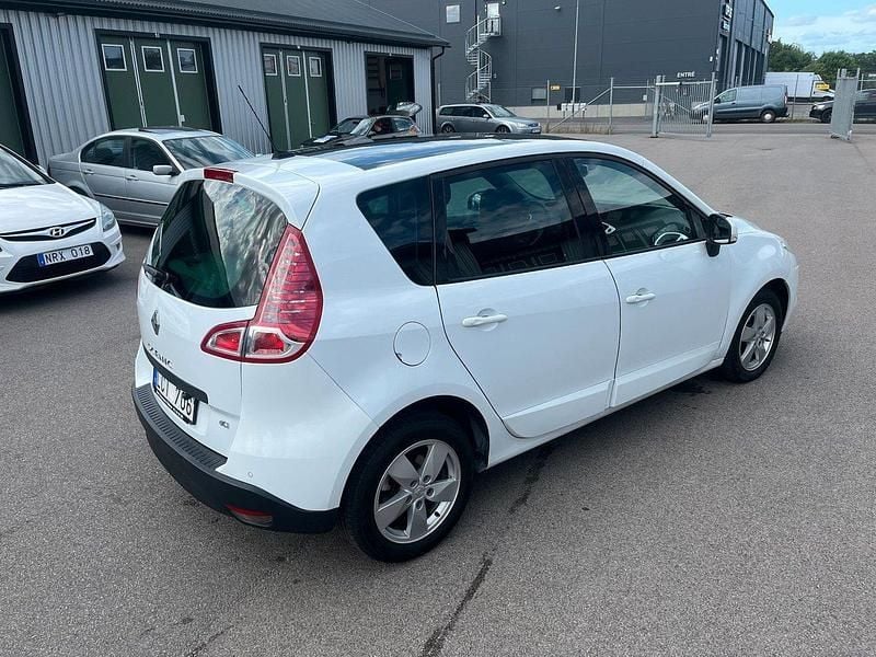 Vit Begagnad 2010 Renault Scénic III Minibuss | 69 900 kr (Lite dyr) - Bild 1/2